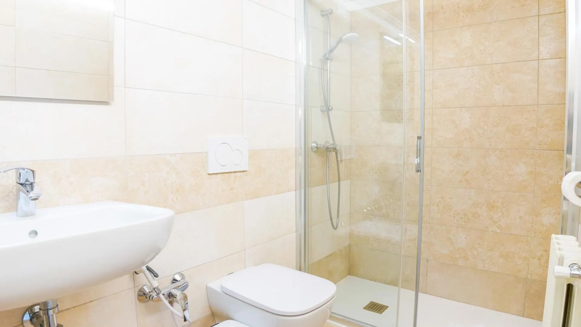 Italianflat - Verona Suite 2*,  Italy